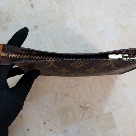 LOUIS VUITTON Classic Pouchette Monogram print - Picture 4 of 16